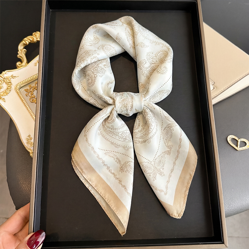 Vintage beige paisley print vi - Silk Scarf Square recensie en prijs